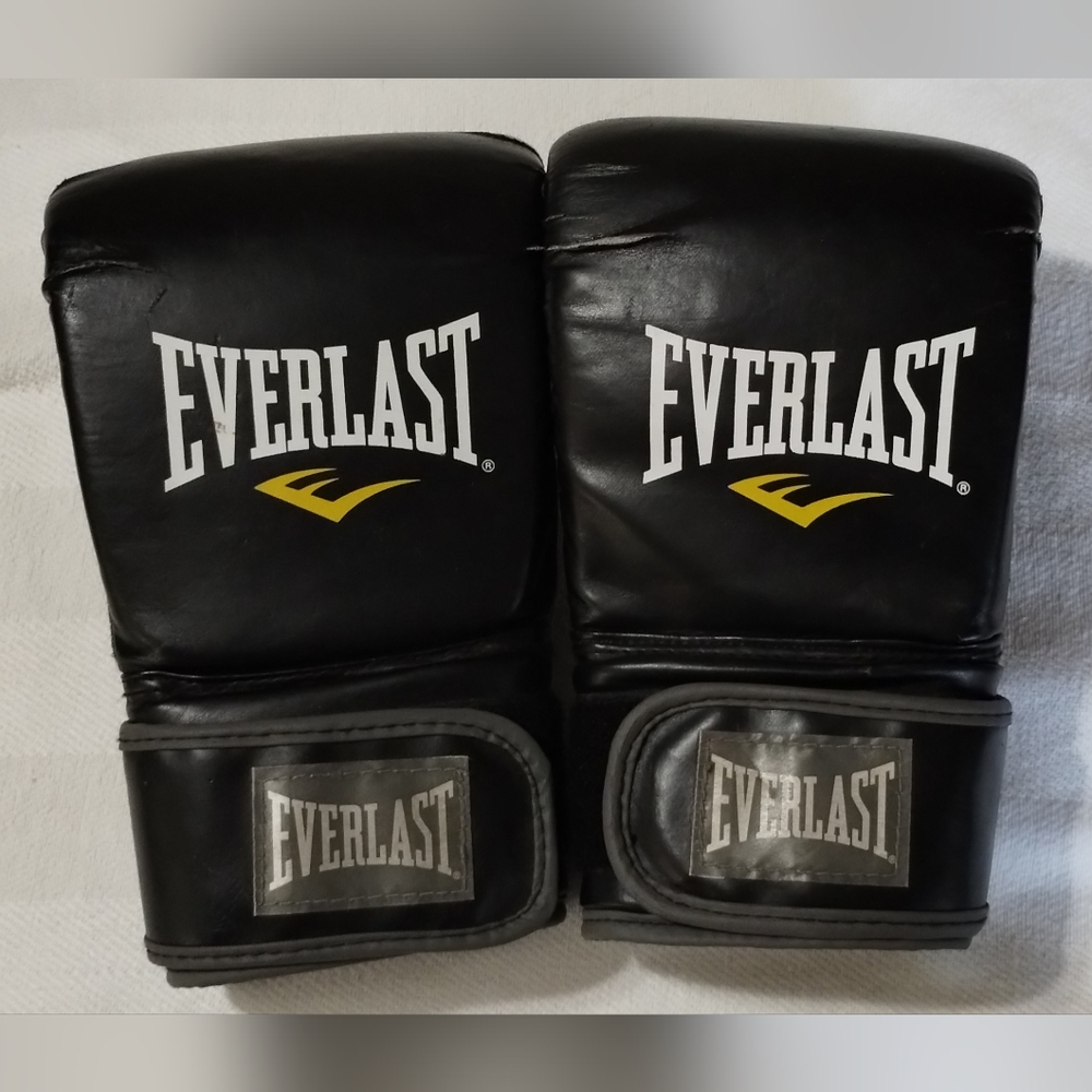 Everlast Black and Yellow Boxing Gloves Professional Design